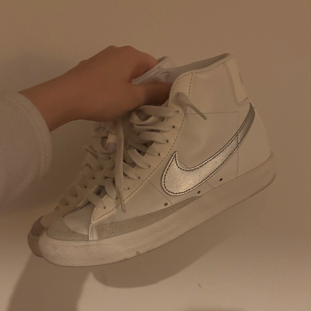 Nike Women's White and Silver Sneakers